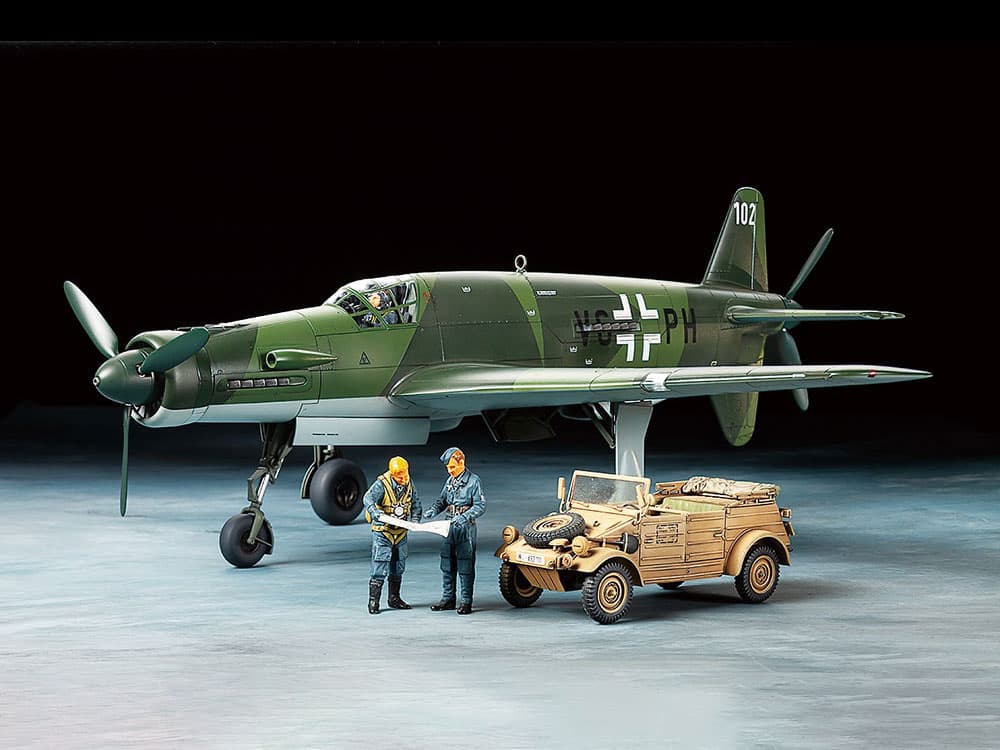 Tamiya 1/48 Dornier Do335A Pfeil & Kübelwagen Type 82 Set (TA25206)