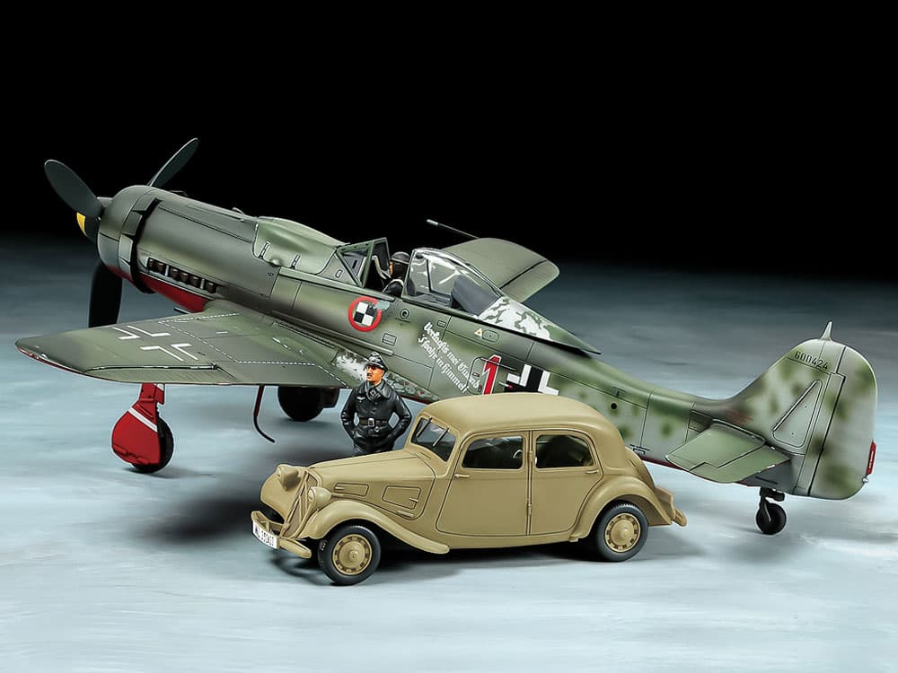 Tamiya 1/48 Focke-Wulf FW190 D-9 JV44 & Citroen 11CV Staff Car Set (TA25213)
