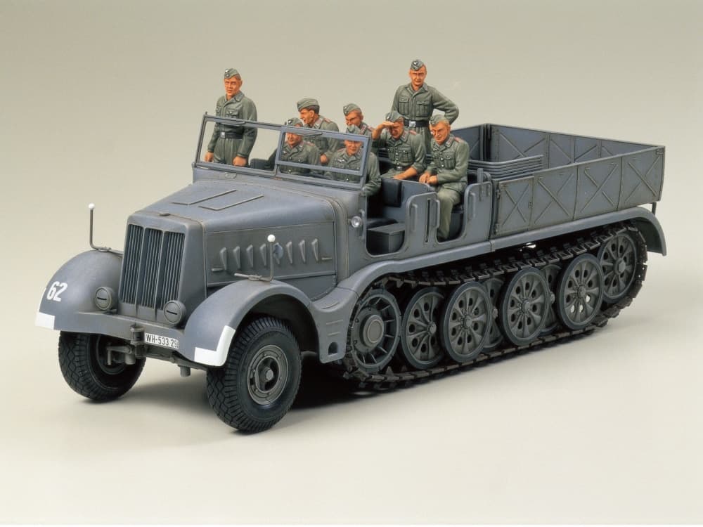 Tamiya 1/35 Schwerer Zugkraftwagen 18t FAMO (TA35239)