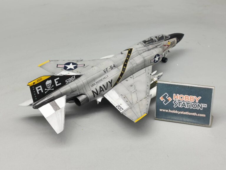 มุมมองด้านหลัง โมเดล 1/72 F-4 Phantom II - บริการรับประกอบทำสี Pro-Built