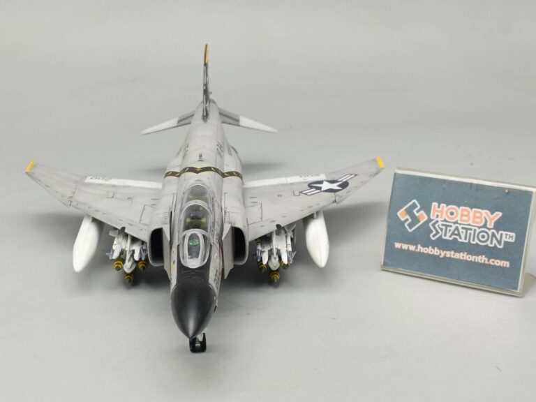 มุมมองด้านหน้าตรง โมเดลเครื่องบิน 1/72 F-4 Phantom II - บริการรับประกอบทำสี Pro-Built