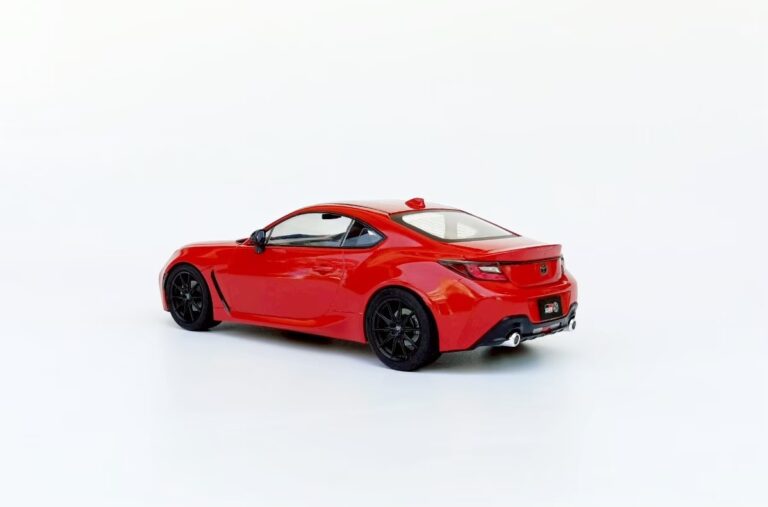 มุมมองด้านท้าย โมเดล Toyota GR86 1/24 สีแดง - บริการรับประกอบโมเดล Pro-Built